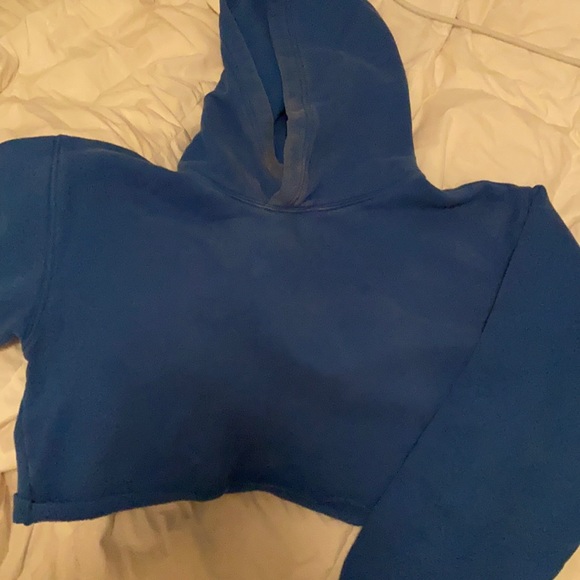 Aritzia TNA cropped hoodie size m - Picture 1 of 3